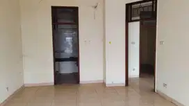 FOR SALE RUMAH HOEK 1,5 LANTAI DI INTERCON JAKARTA BARAT