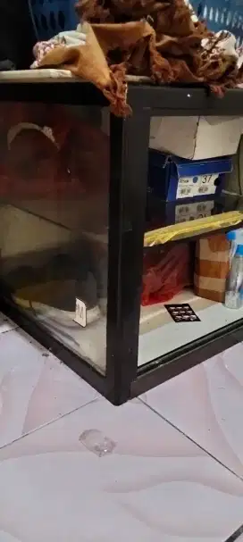 Etalase kaca tebal Ukuran 50cm