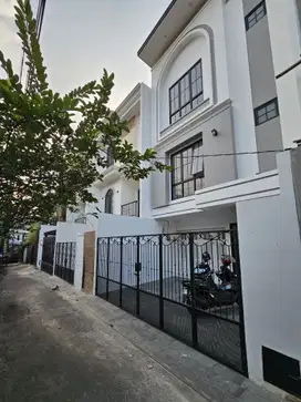 Rumah Dijual Tebet - UNIT BARU, Lokasi Strategis. BANYAK PILIHAN