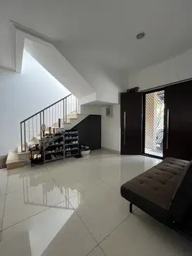 Rumah PIK Golf Island 8x15 Semi Furnished