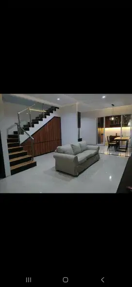 Dijual cepat rumah 2.5 lantai di citra 8 full furnished