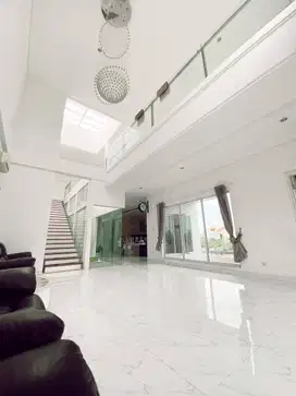 Rumah Puri Gardena luas 381 m, semi furnished bagus mewah