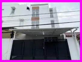 dhyana Rumah ukuran 4.4x20m di Duri Kepa