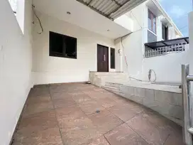 Sewa Rumah 3 lantai Taman Ratu Kedoya dekat Greenville Duri Kepa