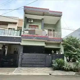 Rumah Cantik 2 Lantai Bangunan Full Prima Harapan Regency Summarecon
