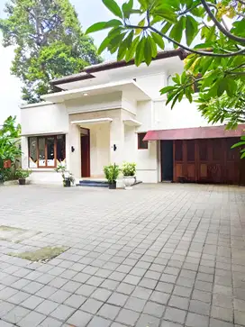 Jual Rumah Modern Luas 1100m² di Area Antasari Cipete