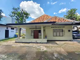 JUAL RUMAH TUA DENGAN HALAMAN LUAS DI SLIPI JAKARTA BARAT
