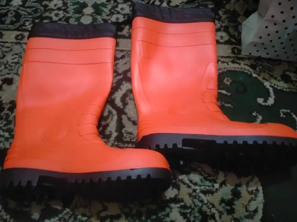 Sepatu boots karet krisbow