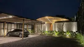 DIJUAL RUMAH MEWAH LOKASI BLULUKAN COLOMADU