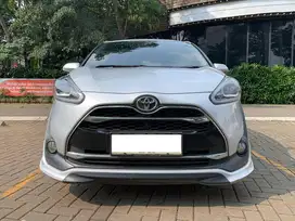 TOYOTA SIENTA Q 2017 AT SILVER KM 50RB