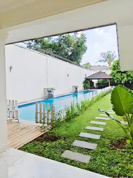 Sewa Rumah Besar 2 Lantai di Cipete Muat 10 Mobil