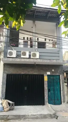Dijual rumah ada kiosnya cipondoh makmur dkt sekolah jln ramai 2 arah