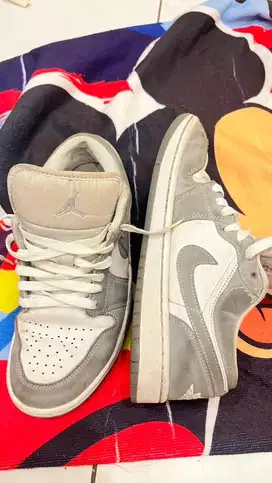 Air jordan 1 low grey white ori size 39,5/7.5 (bekas)