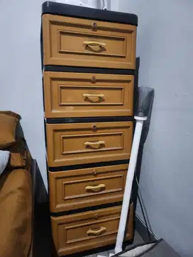 Lemari susun plastik kuat masih bagus banget.