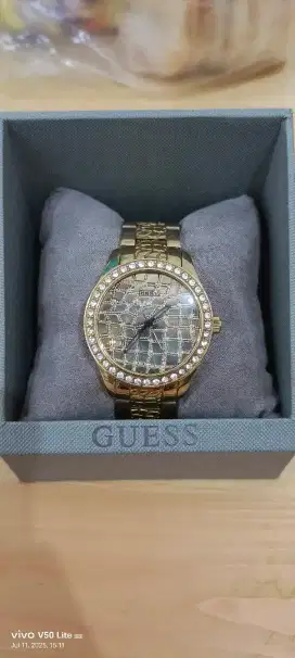 Jam fashion wanita Guess gold