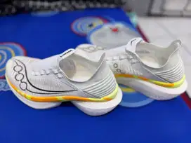 DIJUAL SEPATU LARI