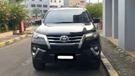 Toyota fortuner srz bensin 2017 hitam pajak panjang
