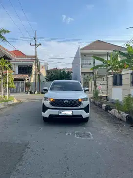 Innova Zenix 2024 Pmk V 2.0 Matic Warna Putih Km 40rb Bensin Full Ori