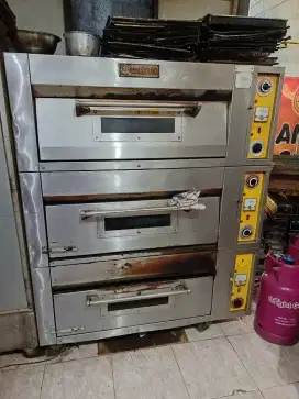 Oven tiga susun
