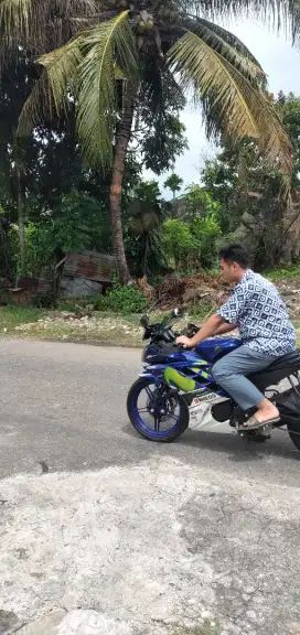 motor Yamaha R15