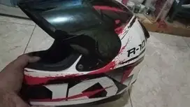 Jual helm KYT udh g kepake