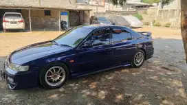 Di jual mobil Tahun 1994