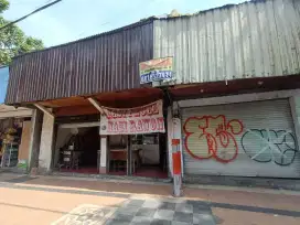 DIJUAL RUMAH USAHA LOKASI STRATEGIS TENGAH KOTA