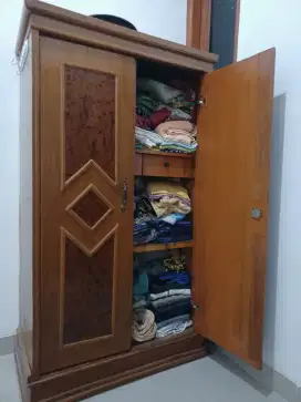 Lemari pakaian bahan kayu, simple minimalis