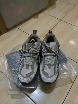 Sepatu New Balance 1906R size 42 Premium