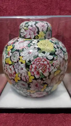 Guci Jahe Famille Rose Dinasti Qing