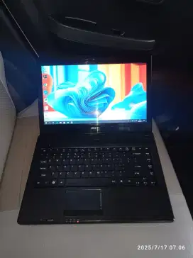 Dijual Laptop Acer, bagus seperti baru