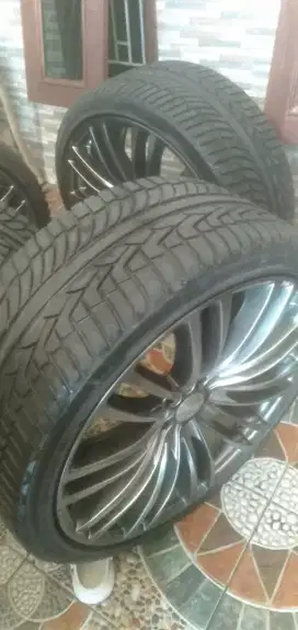 Jual ban copotan fortuner + pelek merk bridgestone ring 22 thn 2022