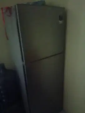 Kulkas aqua 2 pintu