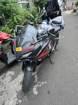 DIJUAL CASH CEPAT NEW HONDA CBR 150R THN 2021 PAJAK IDUP SIAP GAS