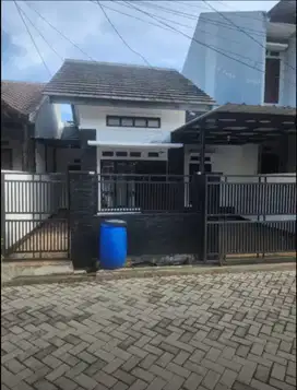 JARANG ADA RUMAH DEKAT TELKOM KOMPLEK PERMATA BUAHBATU 1