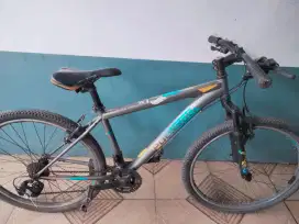 Sepeda gunung polygon monarch two Jatiwarna