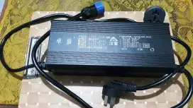 ADAPTOR FAST CHARGER MOTOR LISTRIK