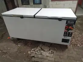 freezer bok merek Gea kapasitas 900 liter