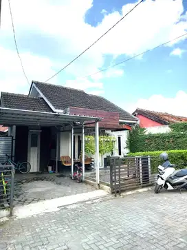Rumah Cakep Akses Jalan Lebar dekat Jalan Raya Tajem