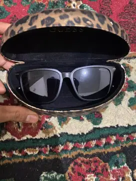 Kacamata Wanita Guess