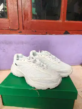 Sepatu lacoste Full white Size 41