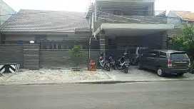 Dijual cepat rumah 2lt dijalan utama semi furnished