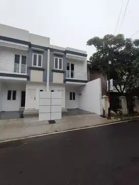 Rumah Hook 2 Lantai Dalam Komplek Perumahan Baeduri Kemayoran