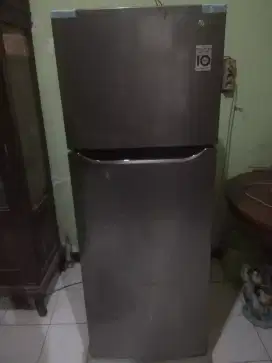 Di jual kulkas seken masih bagus Normal