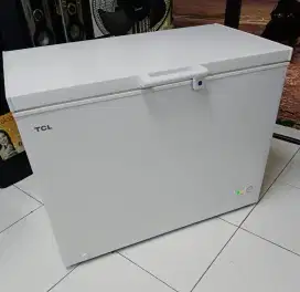 Frezerbook TCL ,kapasitas 350liter, masih seperti baru , garansi resmi