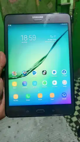 Samsung galaxy A8 lte 2/16 layar 8 inchi