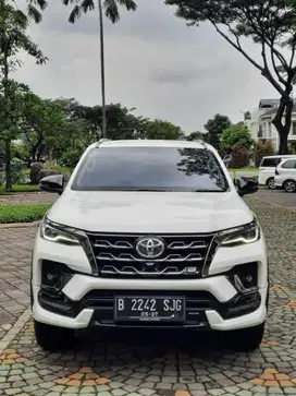 TOYOTA FORTUNER VRZ 2.8 GR SPORT AT 2022 PUTIH