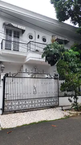 Disewakan Rumah 2 Lantai Daerah Pancoran Jakarta Selatan
