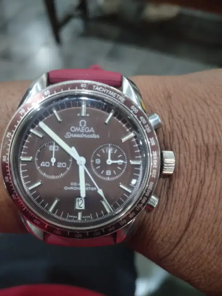 Jam tangan Omega