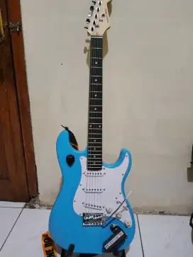 Dijual Gitar Merk Benston